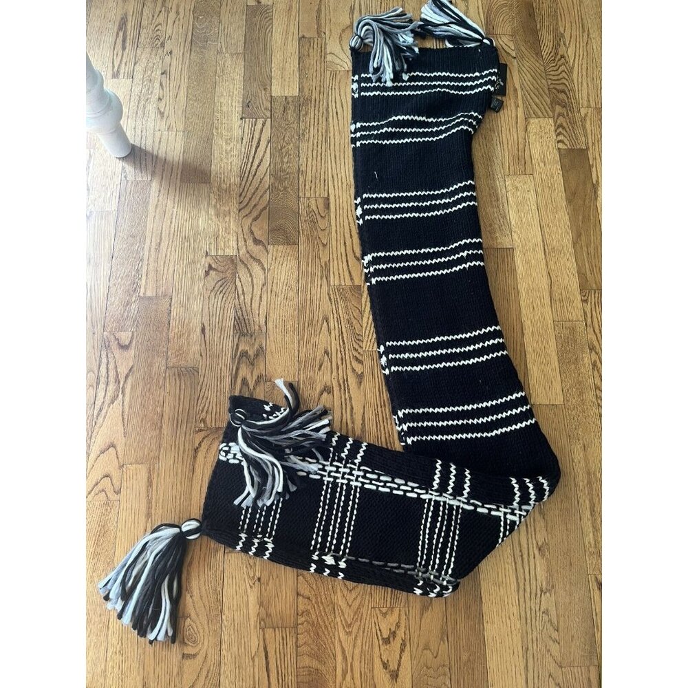 NWT V. Fraas Heavy Weight Black/White Knit Acrylic Winter Style Longer Scarf